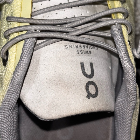 On Cloud 5 running shoes in "Hay/Frost" W SZ9 - Picture 4 of 13